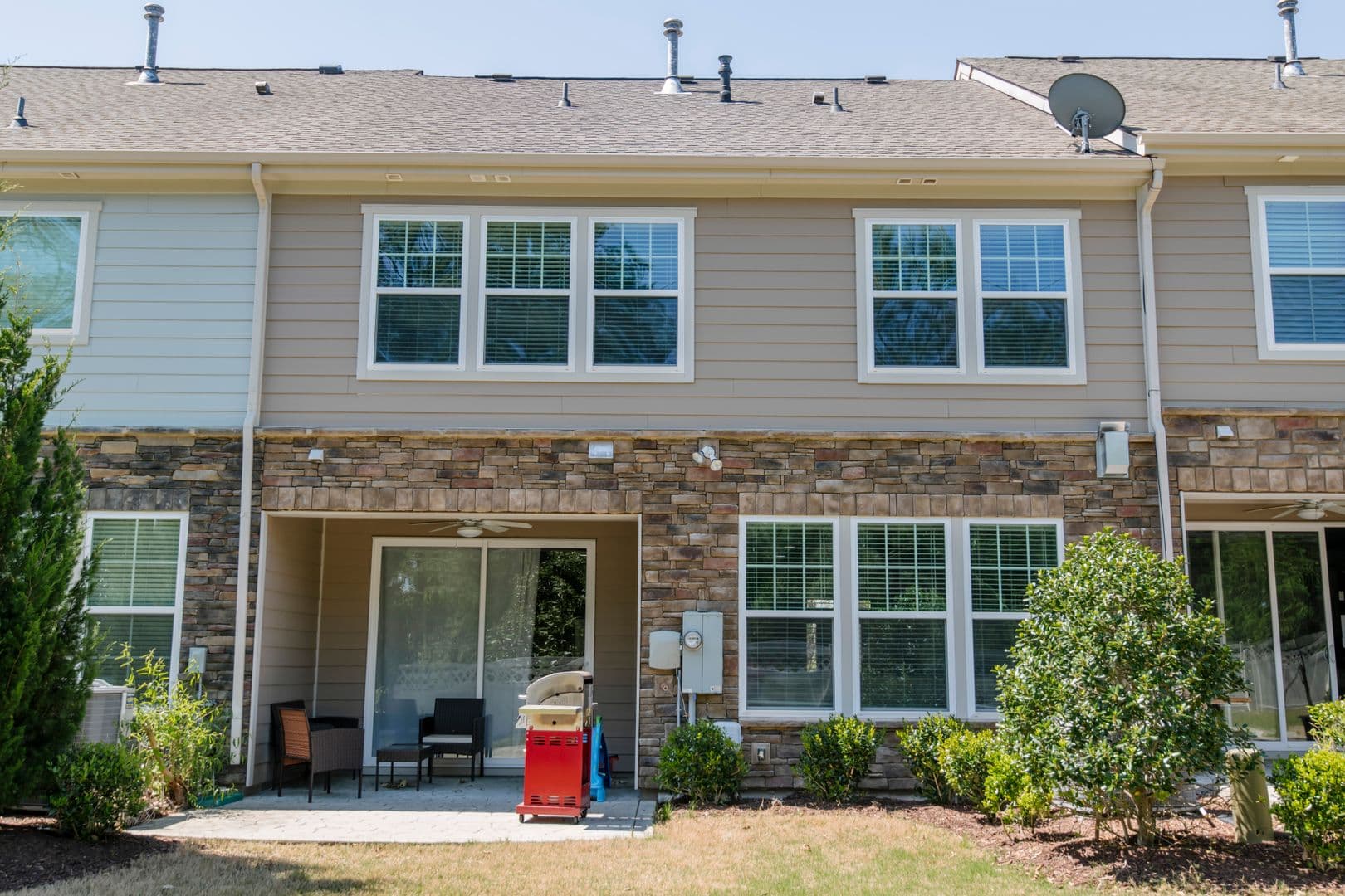 Cary House: 727 McRae Rd