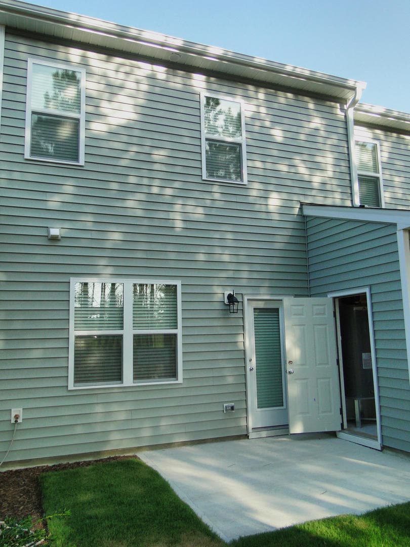 Raleigh House: 8814 Commons Townes Dr