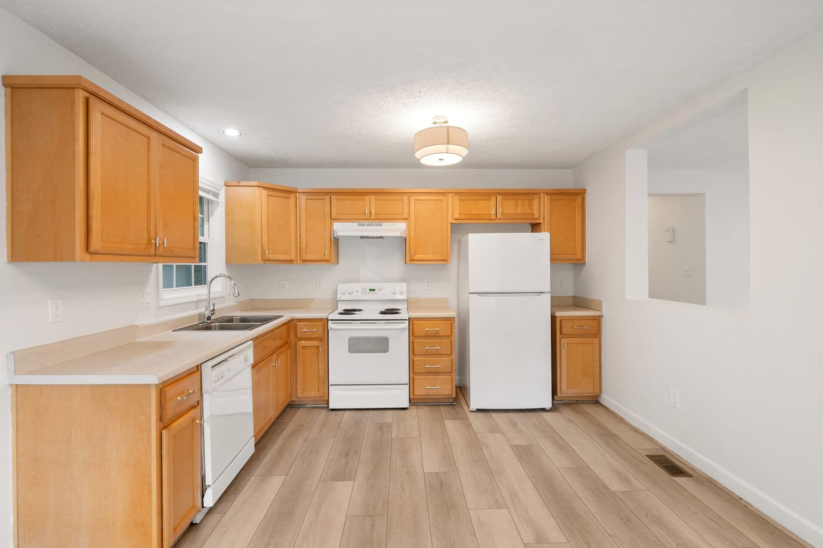 Raleigh House: 1420 E Lane St