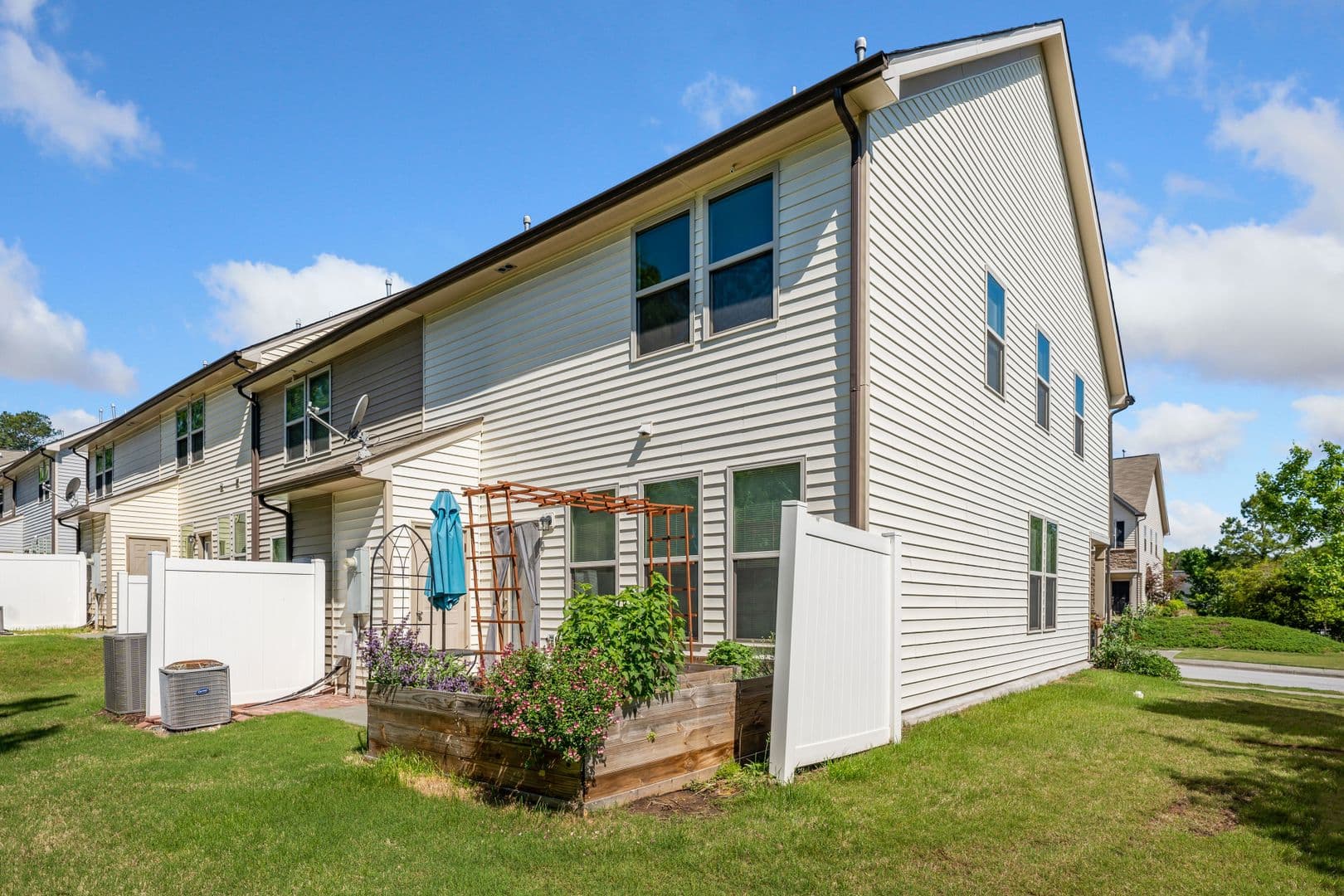 Durham House: 11 Moss Grove Ln