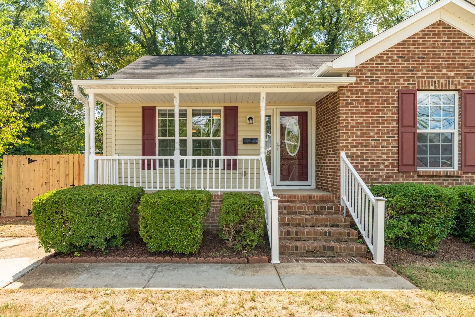 Raleigh House: 1420 E Lane St
