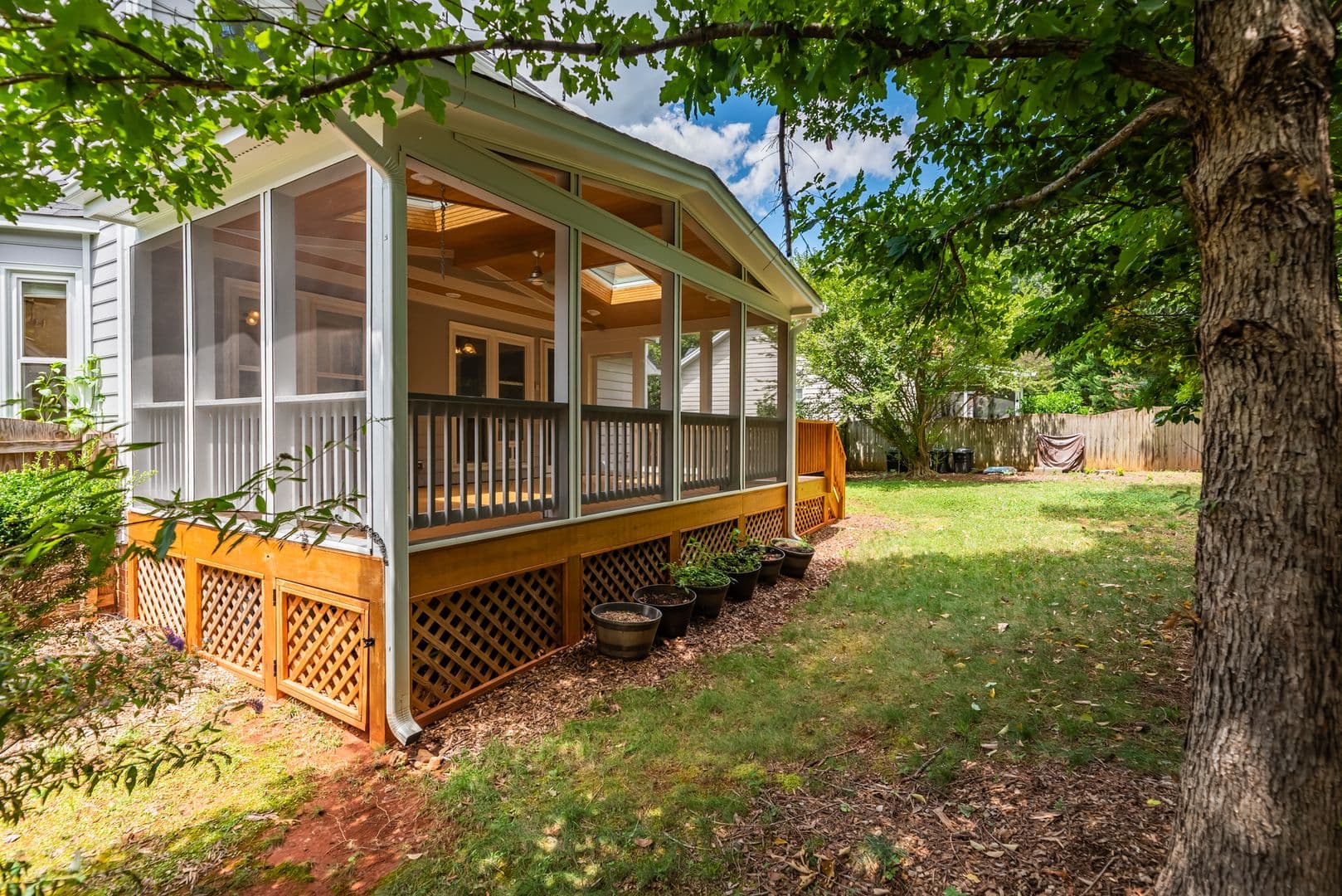 Raleigh House: 5912 Knollrock Dr