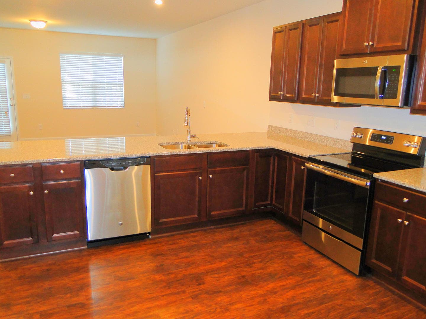Raleigh House: 8814 Commons Townes Dr