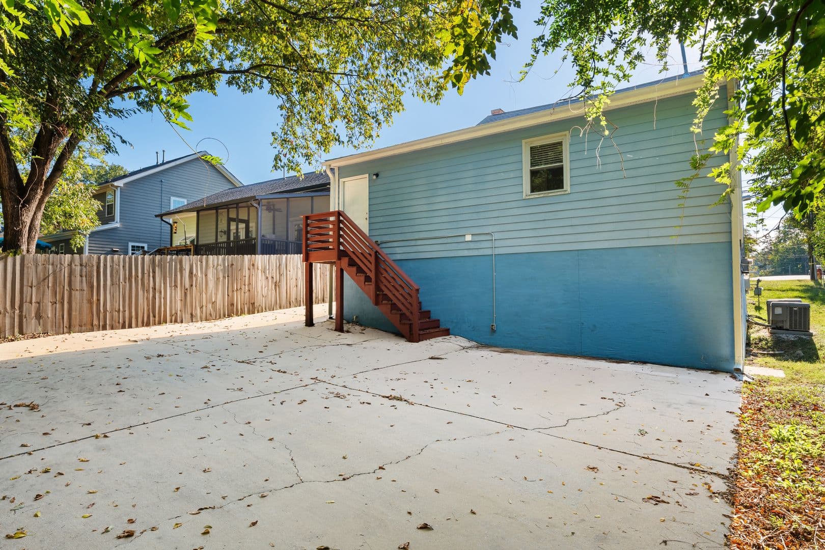 Durham House: 1312 S Roxboro St