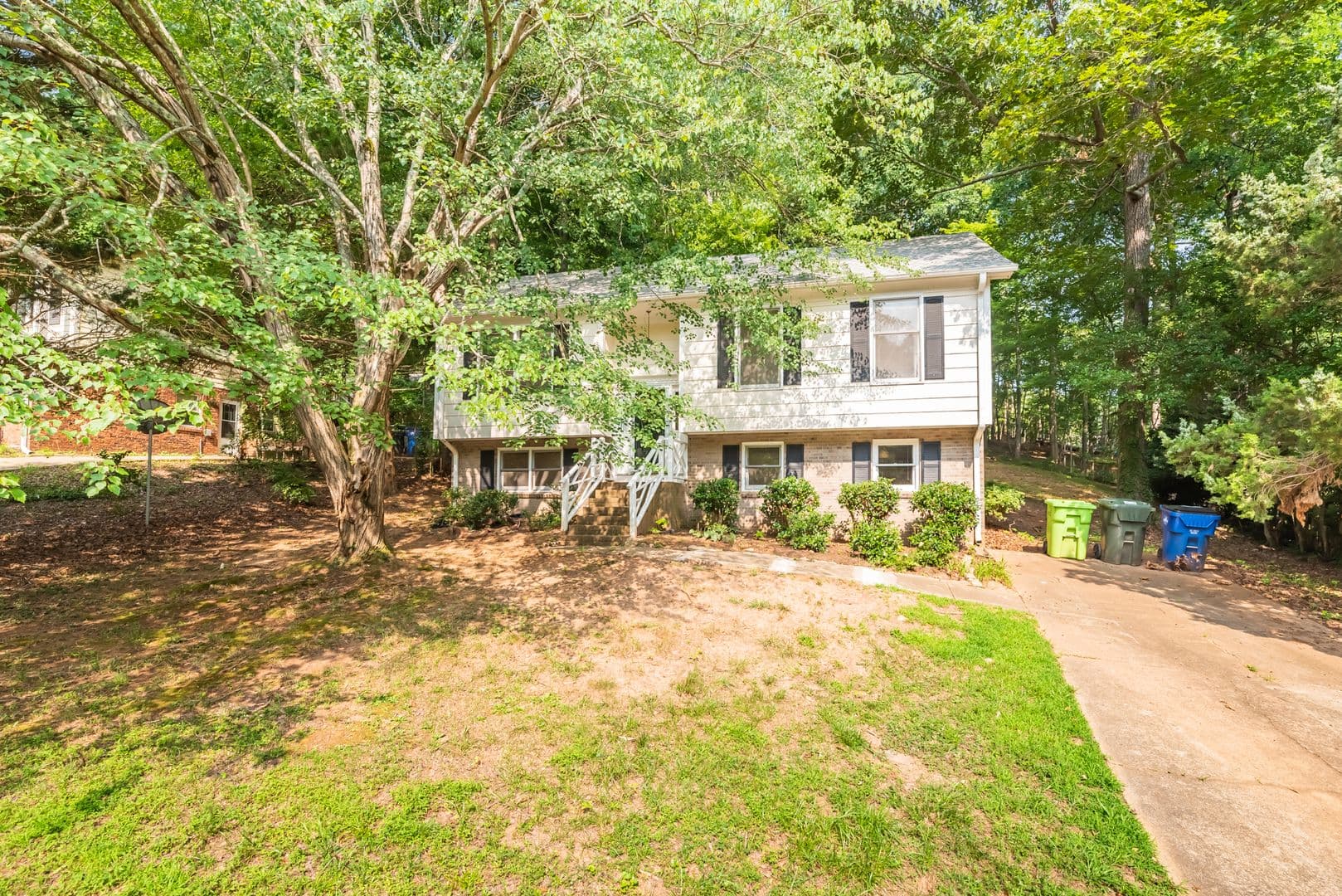 Raleigh House: 7833 Foxwood Dr