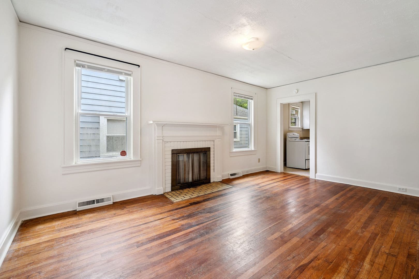 Durham House: 2915 University Dr