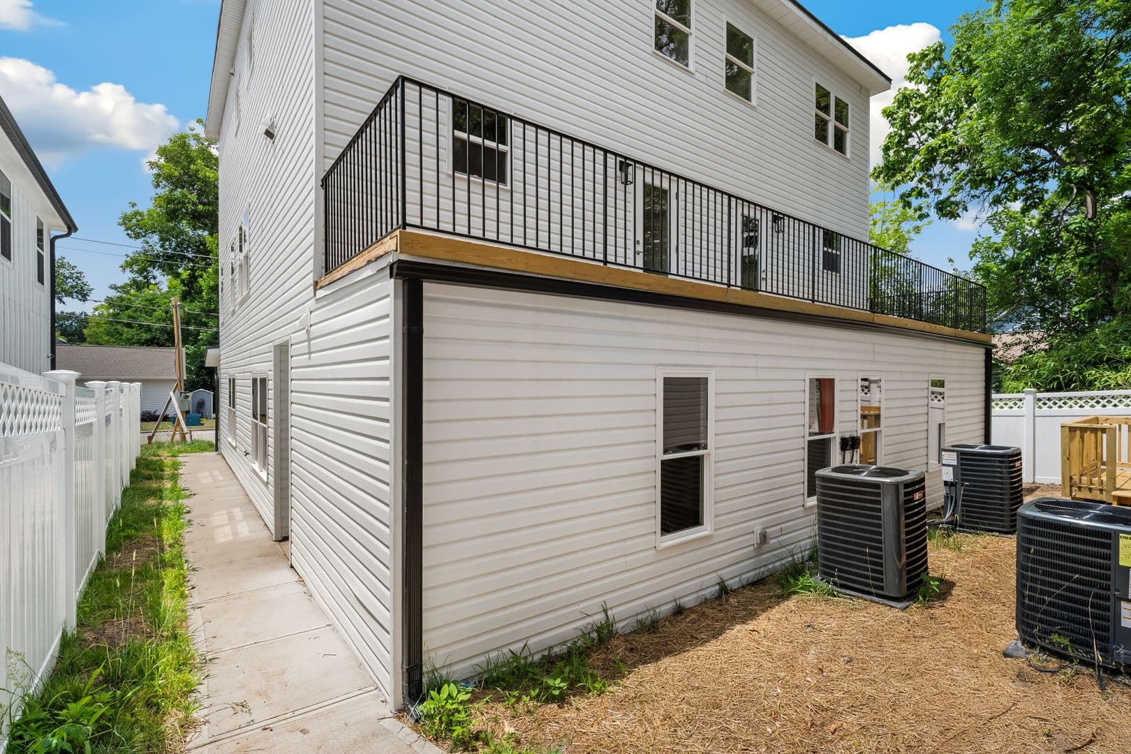 Durham House: 711 Gerard St