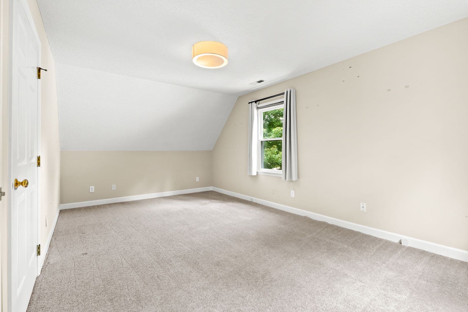Raleigh House: 5912 Knollrock Dr