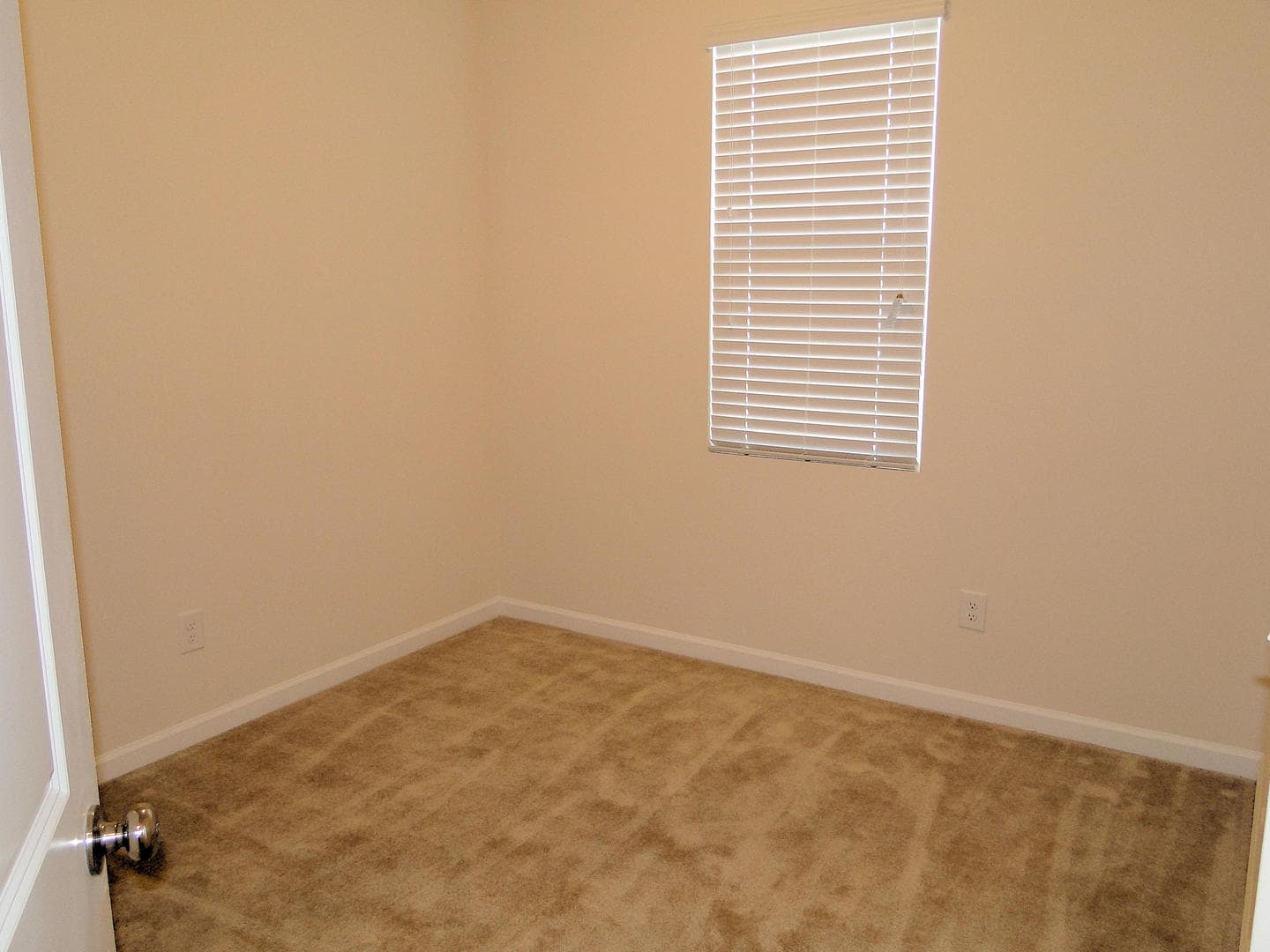 Raleigh House: 8814 Commons Townes Dr