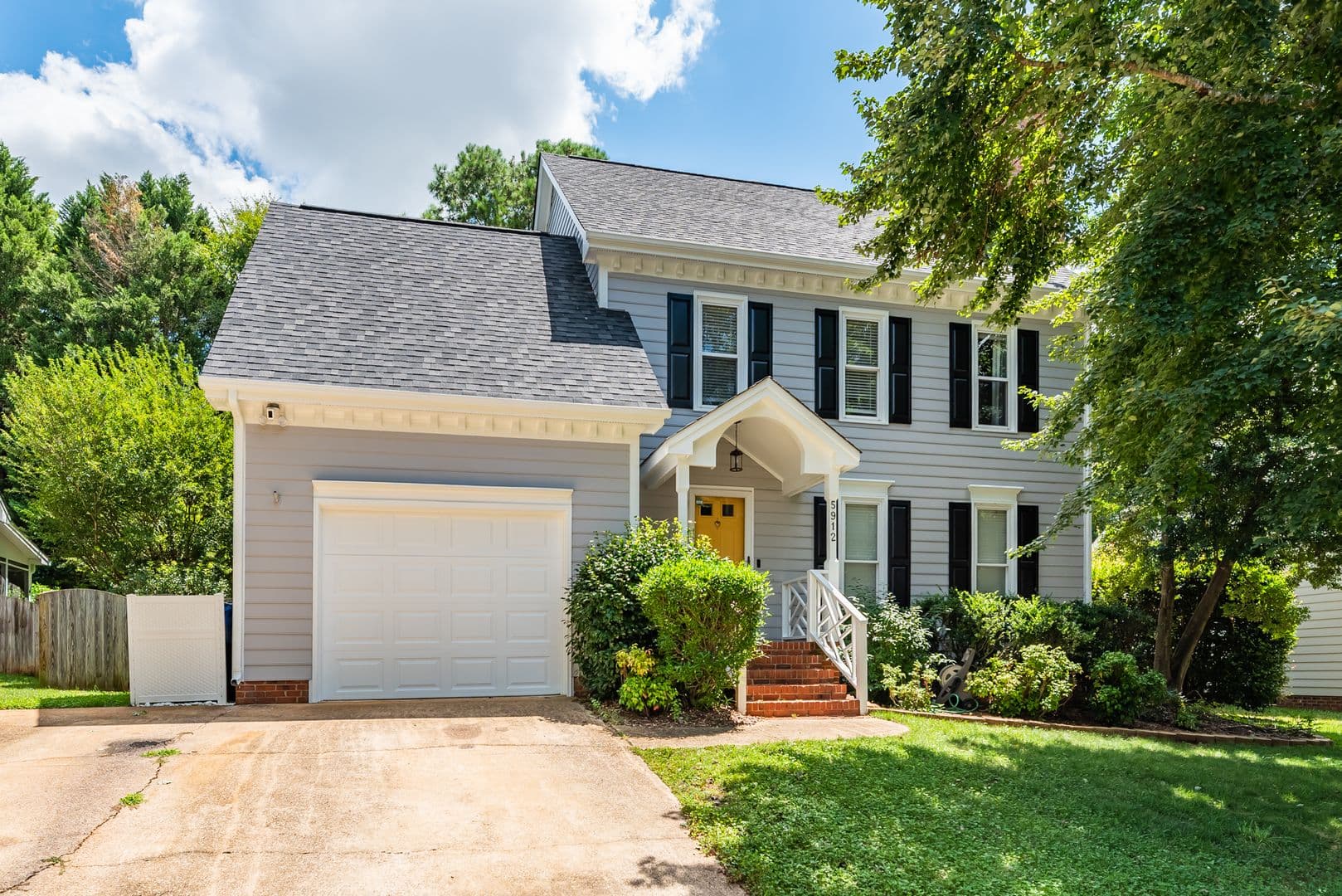 Raleigh House: 5912 Knollrock Dr