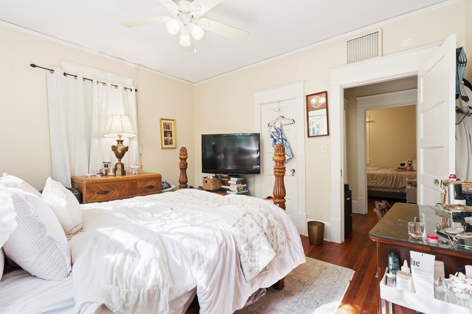Chapel Hill House: 404 Pittsboro St