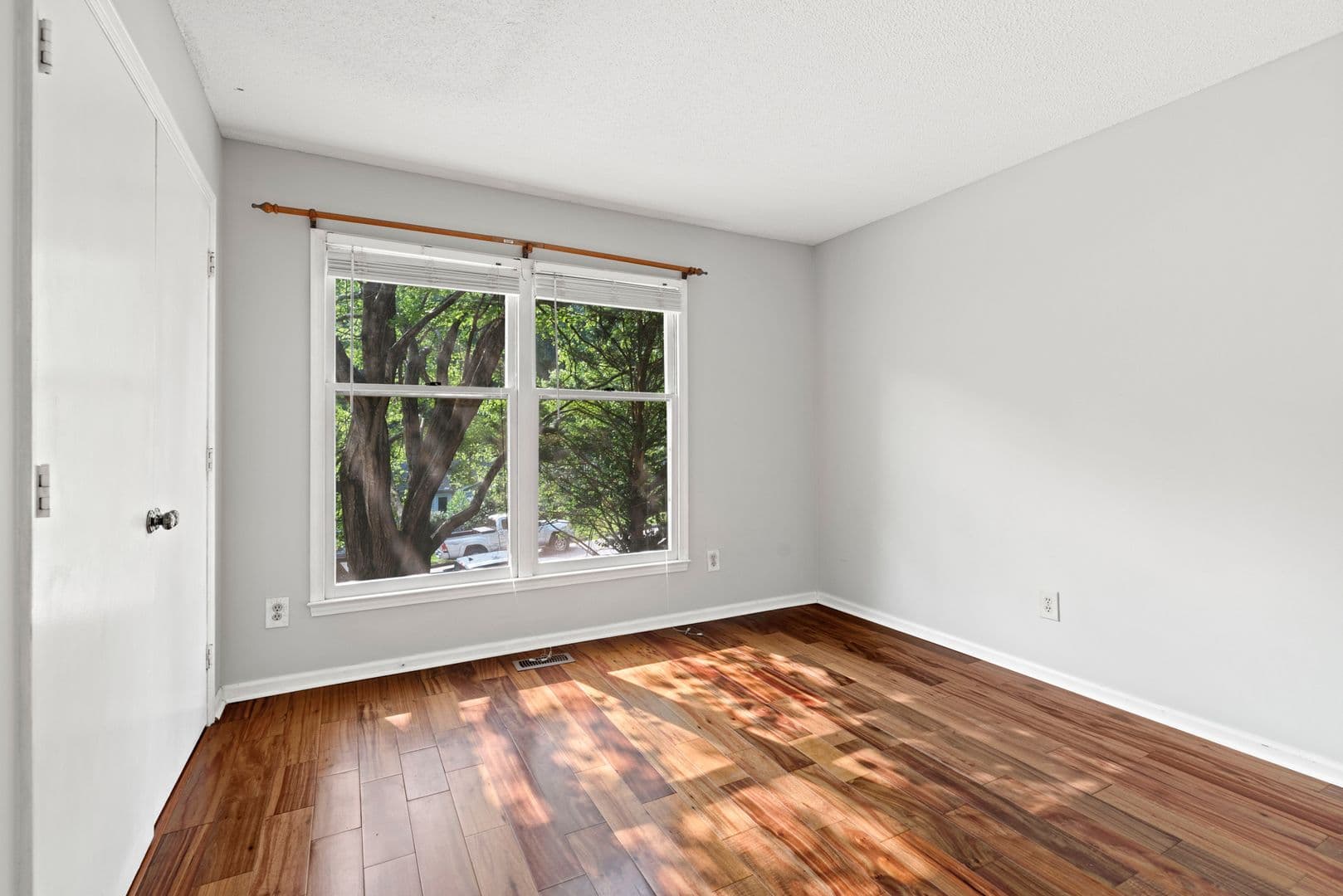 Raleigh House: 7833 Foxwood Dr