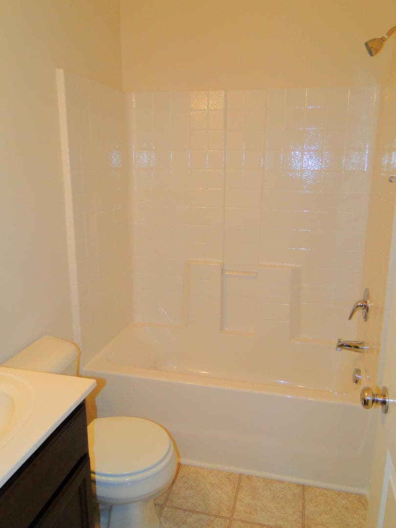 Raleigh House: 8814 Commons Townes Dr