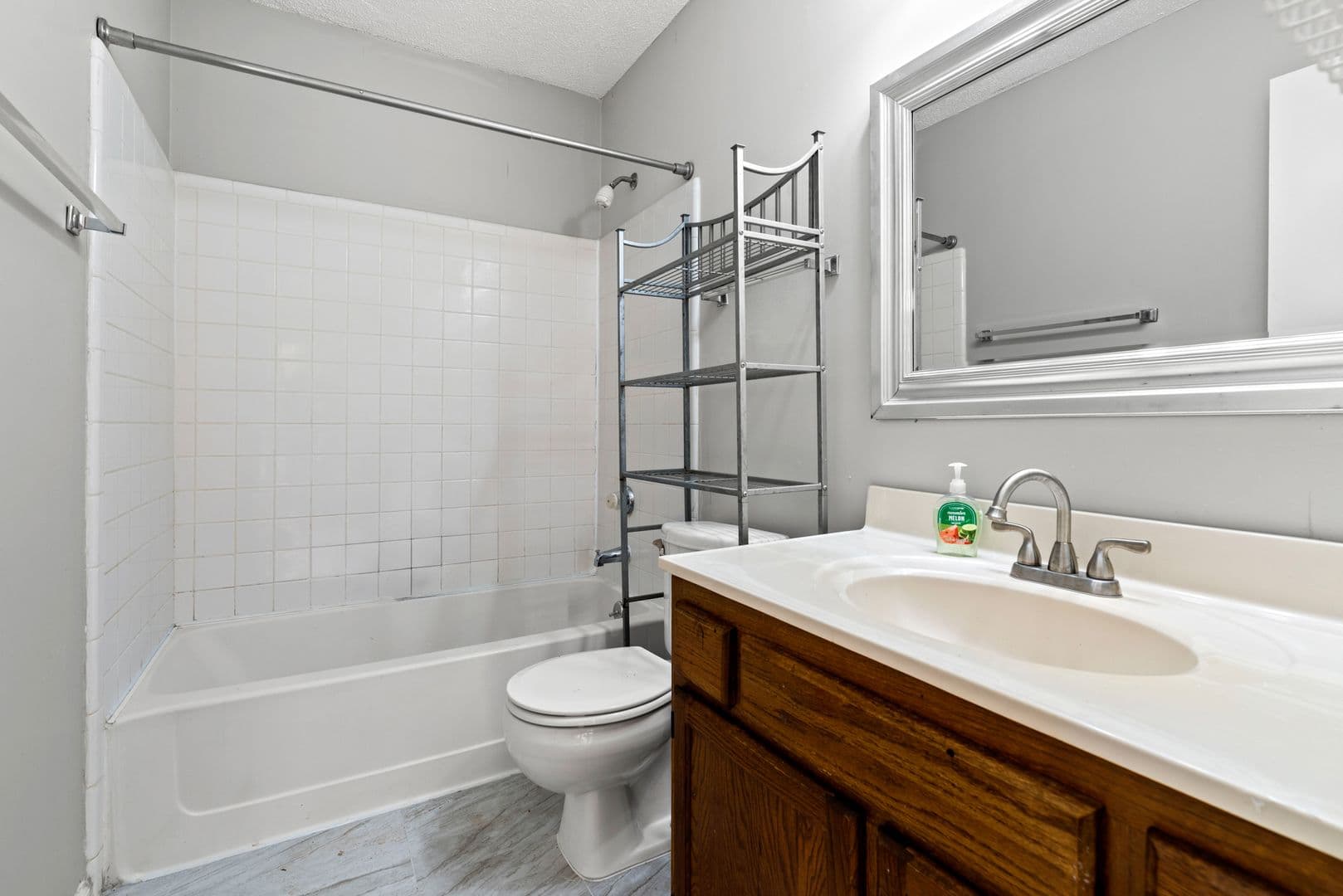 Raleigh House: 7833 Foxwood Dr