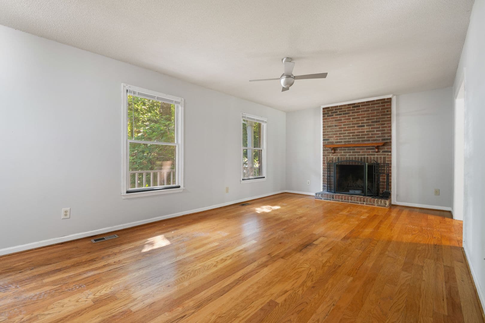 Durham House: 3302 Lassiter St