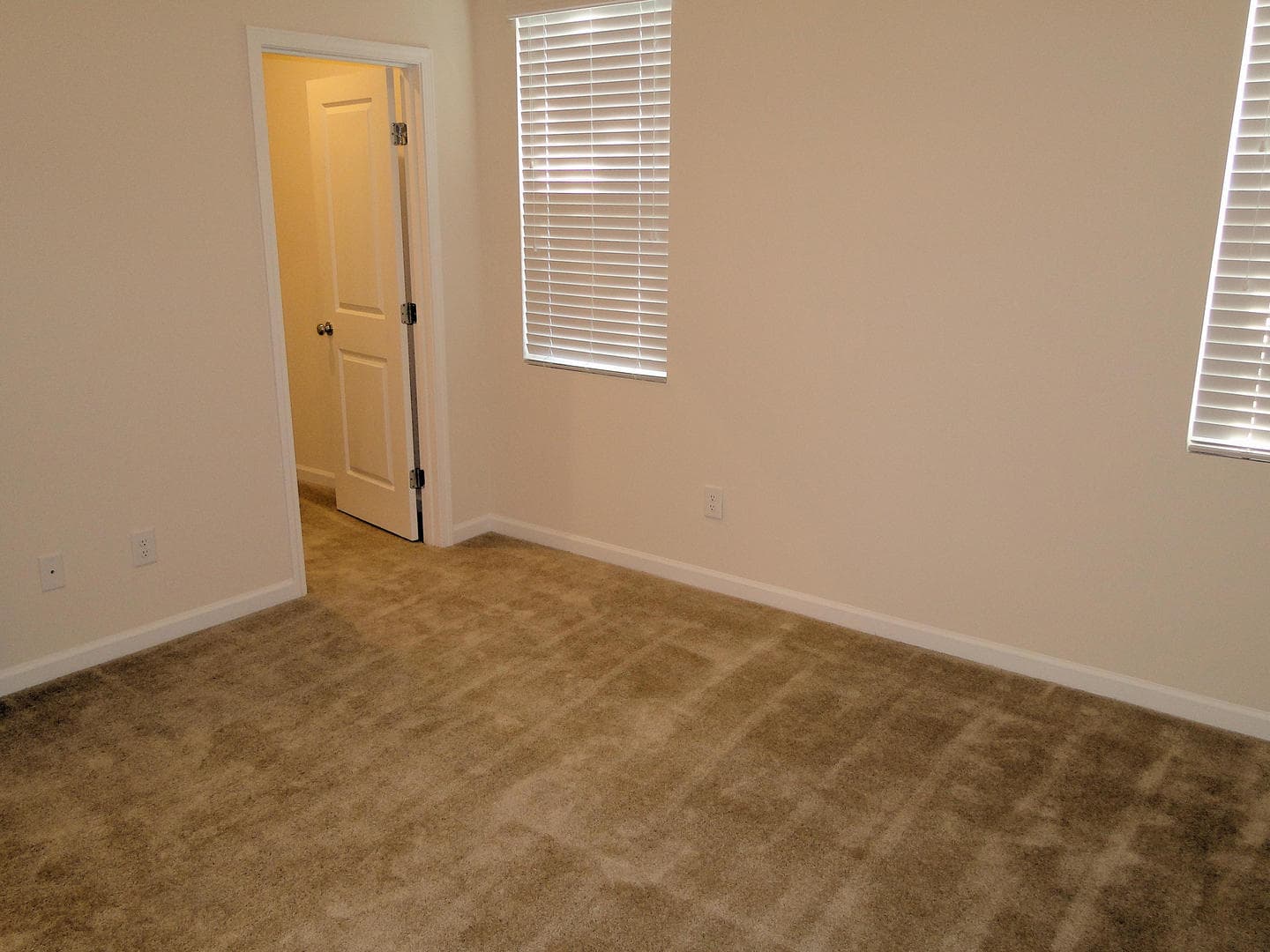 Raleigh House: 8814 Commons Townes Dr