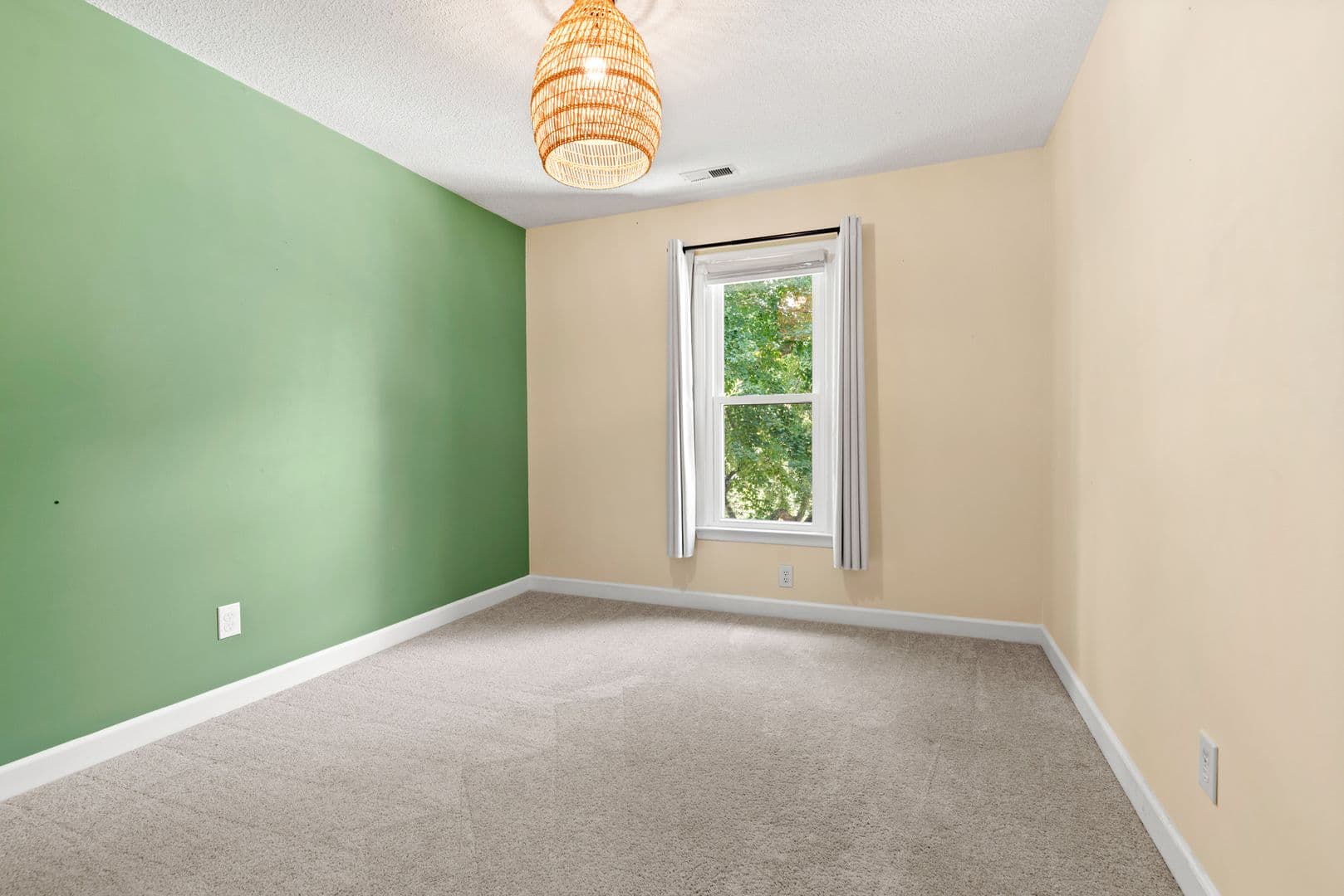 Raleigh House: 5912 Knollrock Dr
