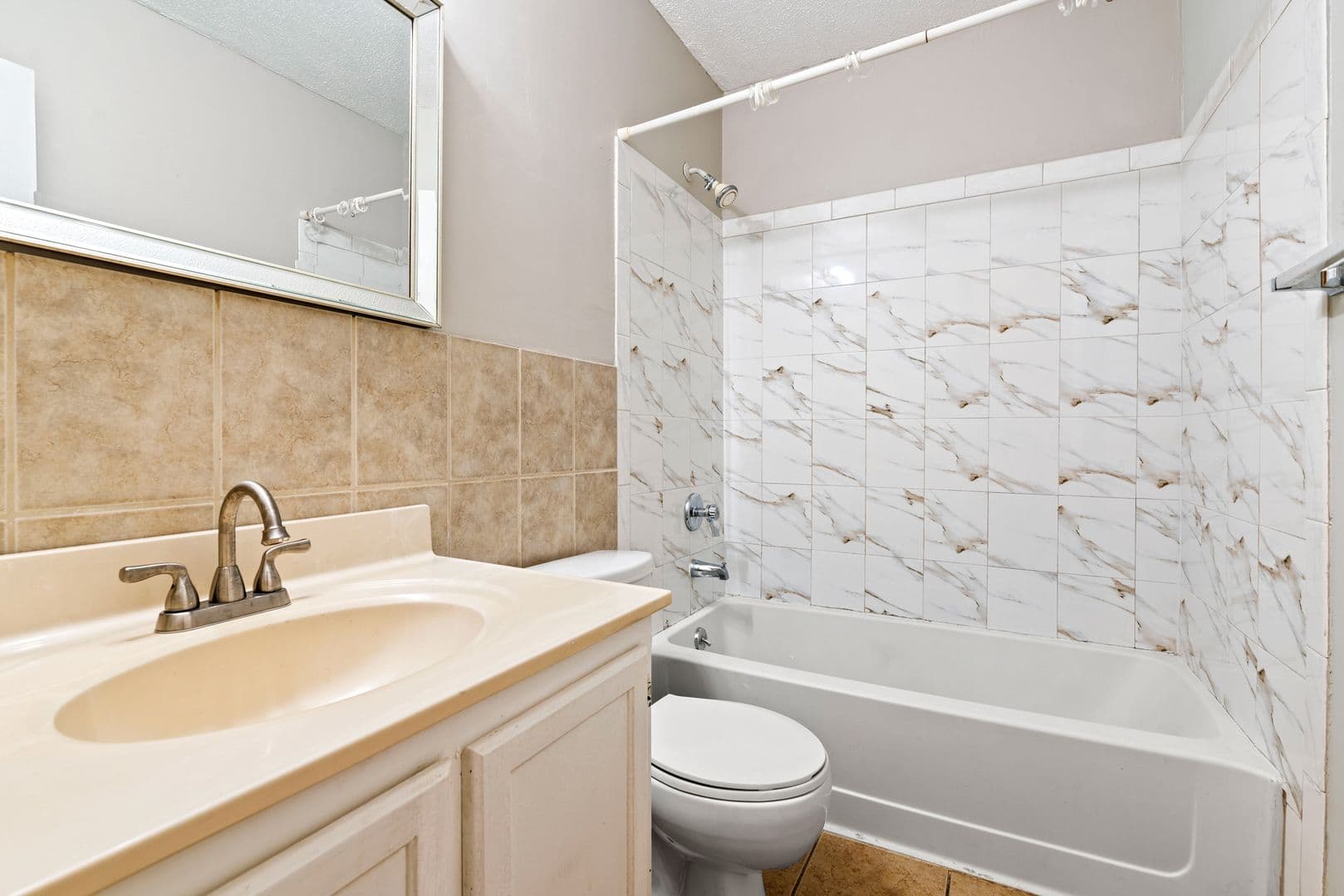Raleigh House: 7833 Foxwood Dr