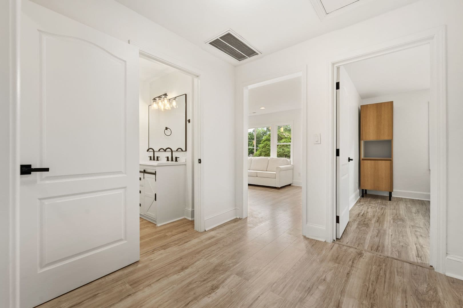 Chapel Hill House: 215 N Columbia St