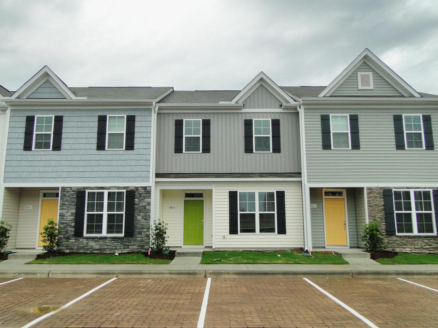 Raleigh House: 8814 Commons Townes Dr