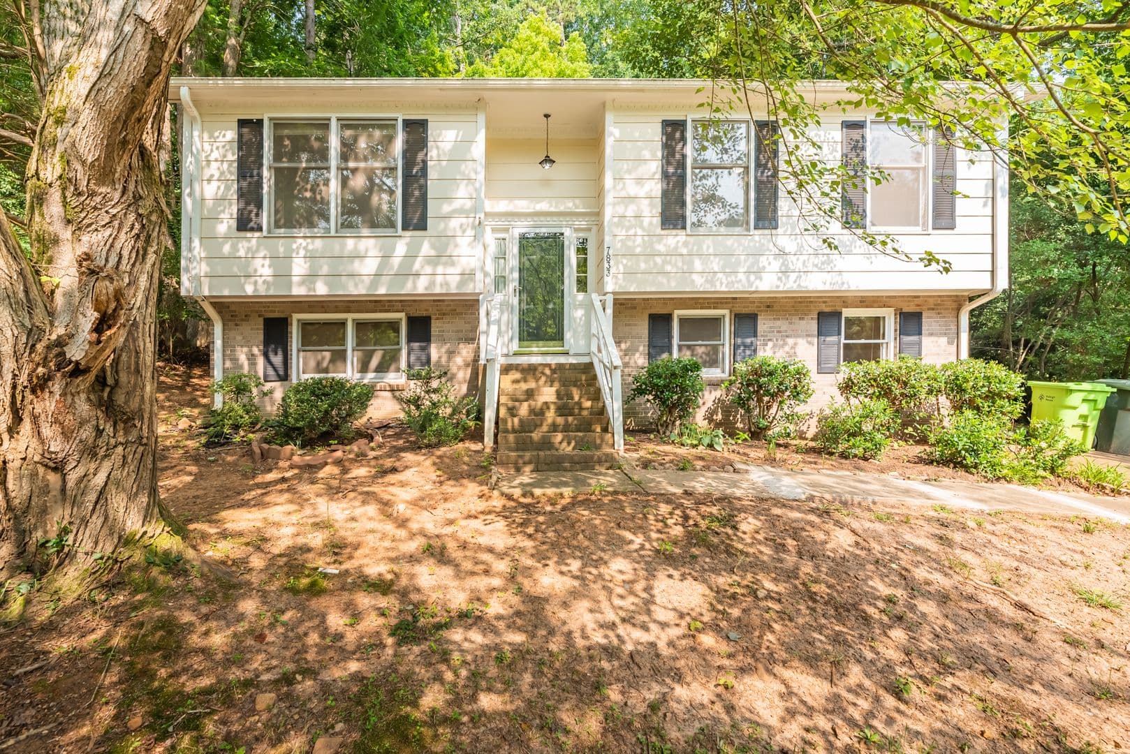 Raleigh House: 7833 Foxwood Dr