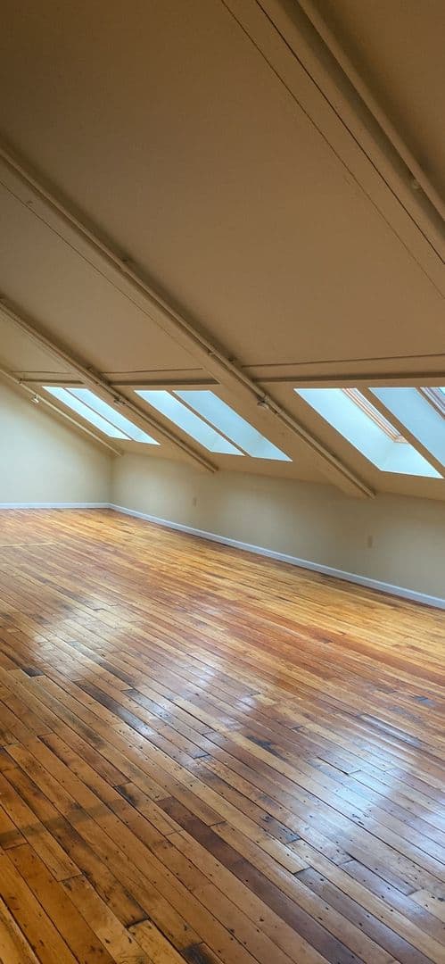 New Bedford Apartment: 75 Wamsutta Street