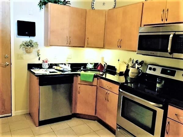 New Bedford Apartment: 10 Manomet Street
