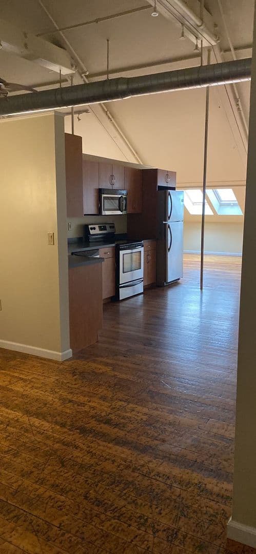 New Bedford Apartment: 75 Wamsutta Street