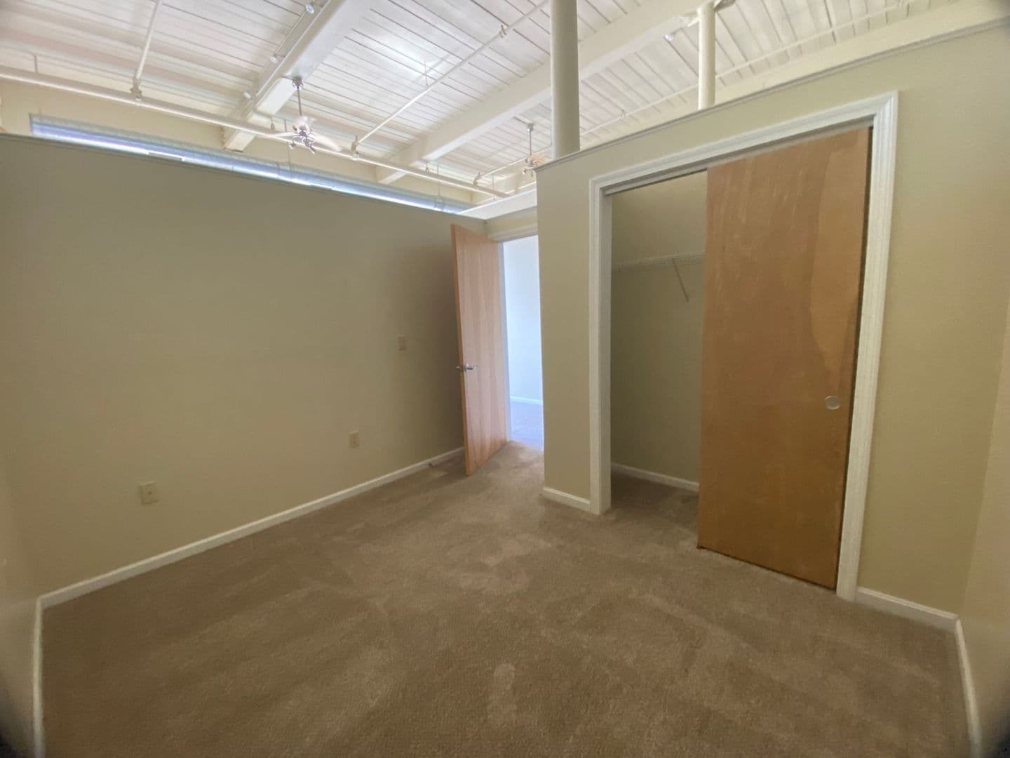 New Bedford Apartment: 75 Wamsutta Street