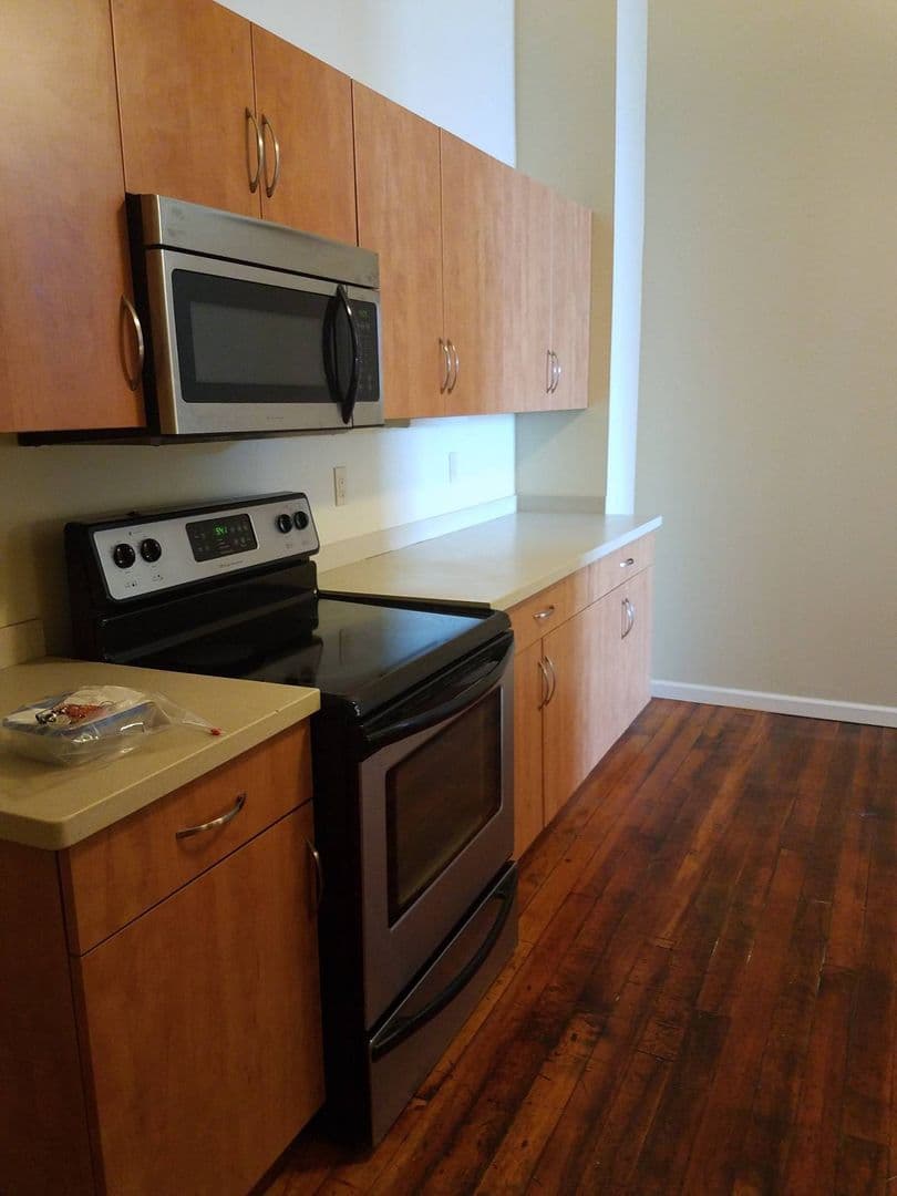 New Bedford Apartment: 75 Wamsutta Street