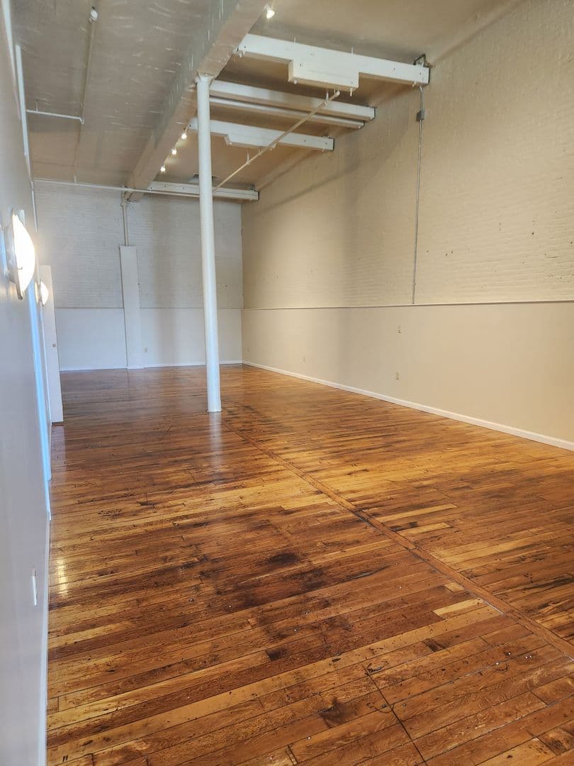 New Bedford Apartment: 75 Wamsutta Street
