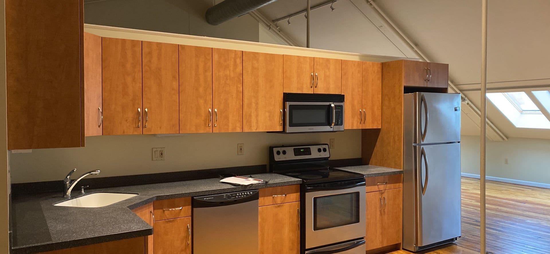 New Bedford Apartment: 75 Wamsutta Street