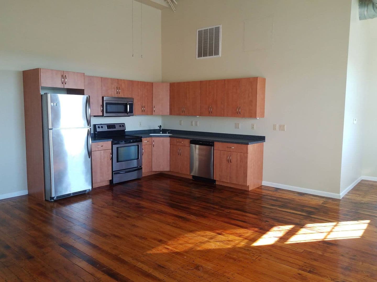 New Bedford Apartment: 75 Wamsutta Street