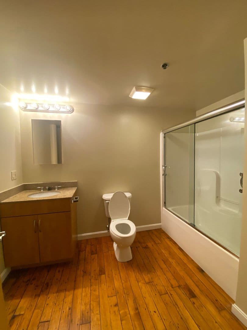 New Bedford Apartment: 75 Wamsutta Street