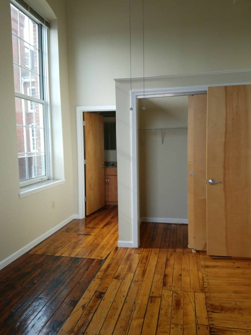 New Bedford Apartment: 75 Wamsutta Street