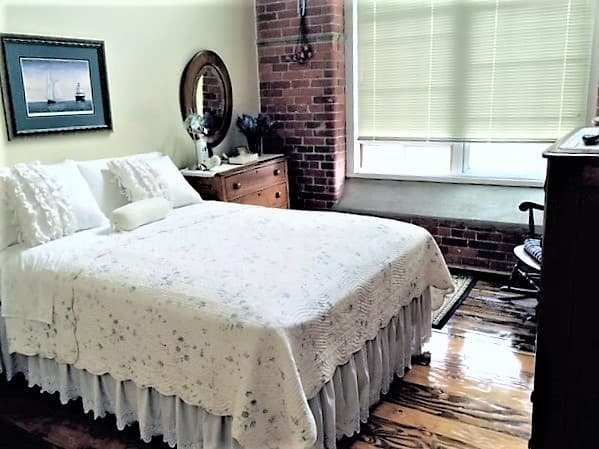 New Bedford Apartment: 10 Manomet Street