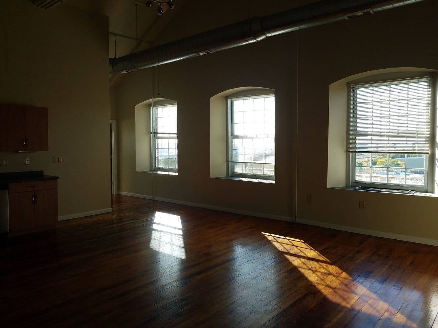 New Bedford Apartment: 75 Wamsutta Street