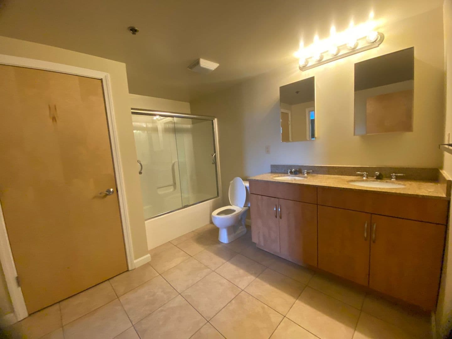 New Bedford Apartment: 75 Wamsutta Street