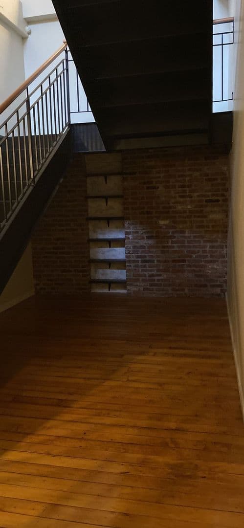 New Bedford Apartment: 75 Wamsutta Street