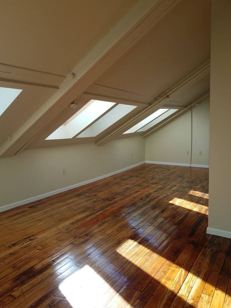 New Bedford Apartment: 75 Wamsutta Street