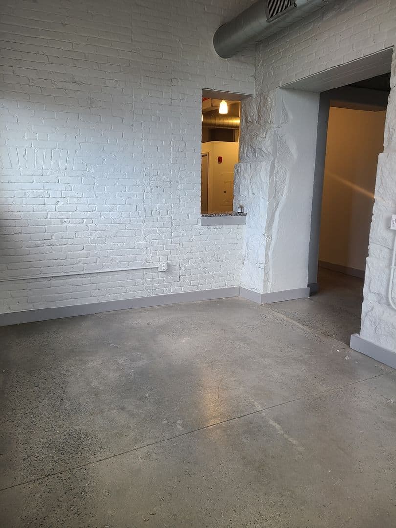 New Bedford Apartment: 55 Wamsutta Street