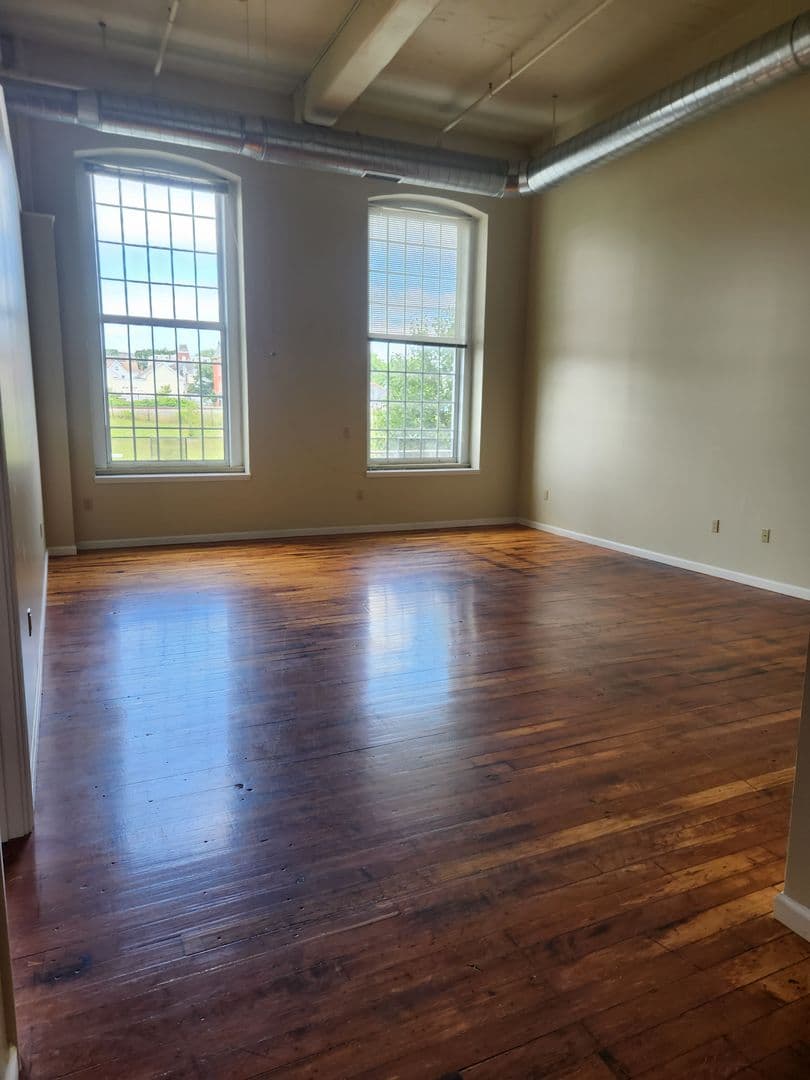 New Bedford Apartment: 75 Wamsutta Street