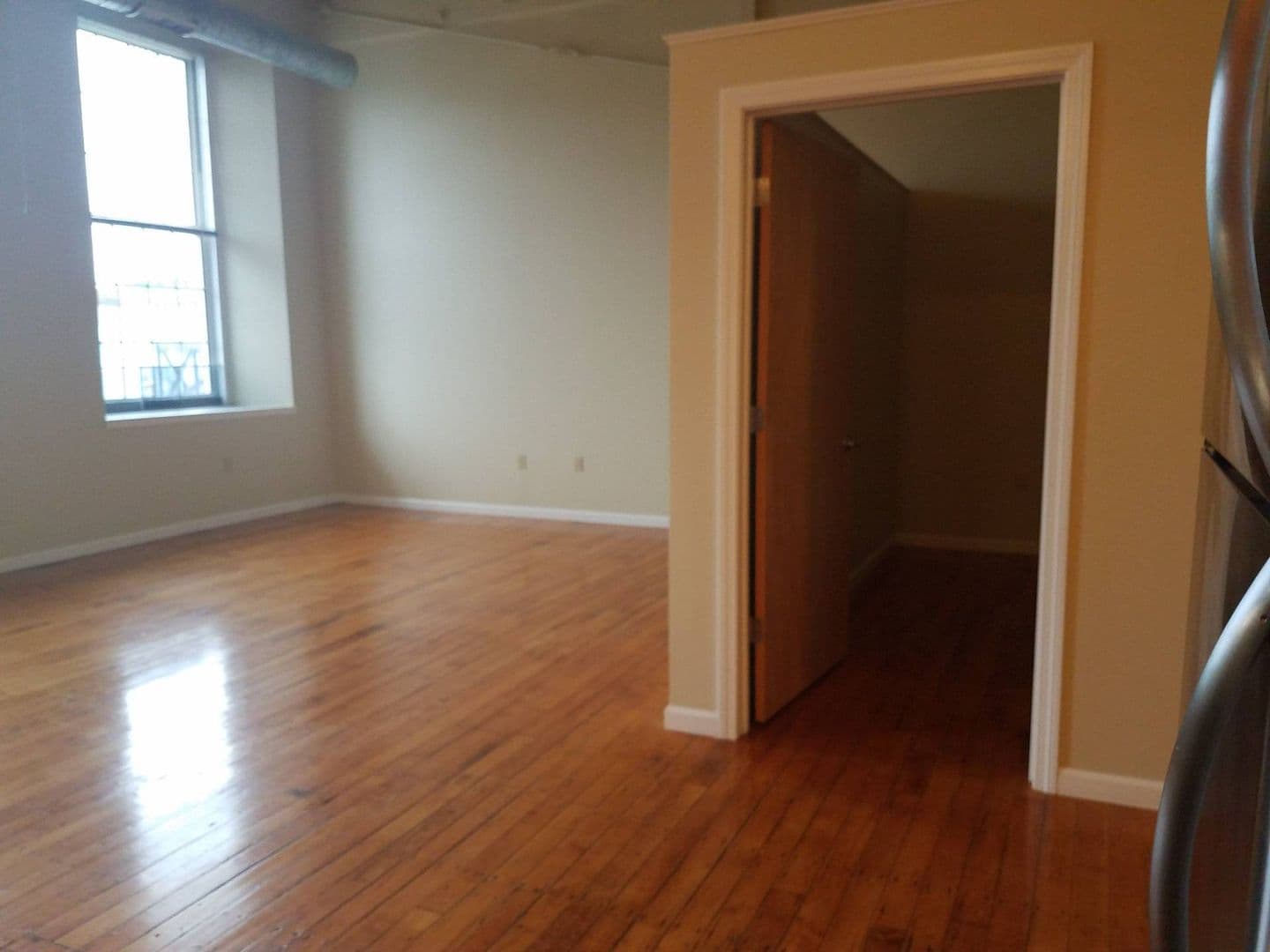 New Bedford Apartment: 75 Wamsutta Street