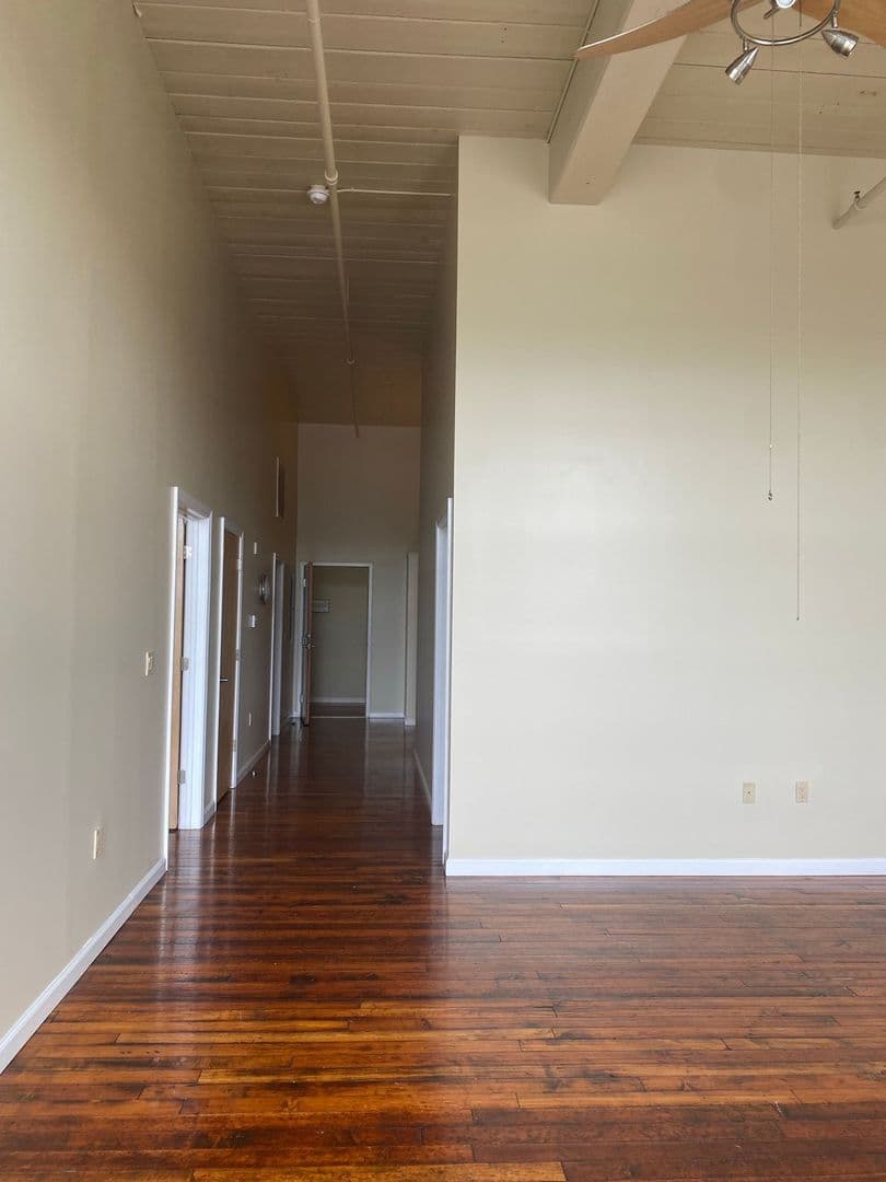New Bedford Apartment: 75 Wamsutta Street