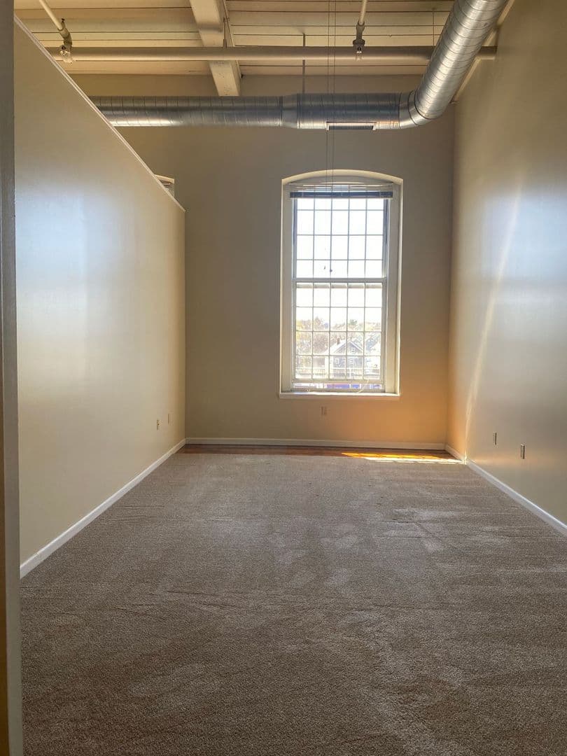 New Bedford Apartment: 75 Wamsutta Street