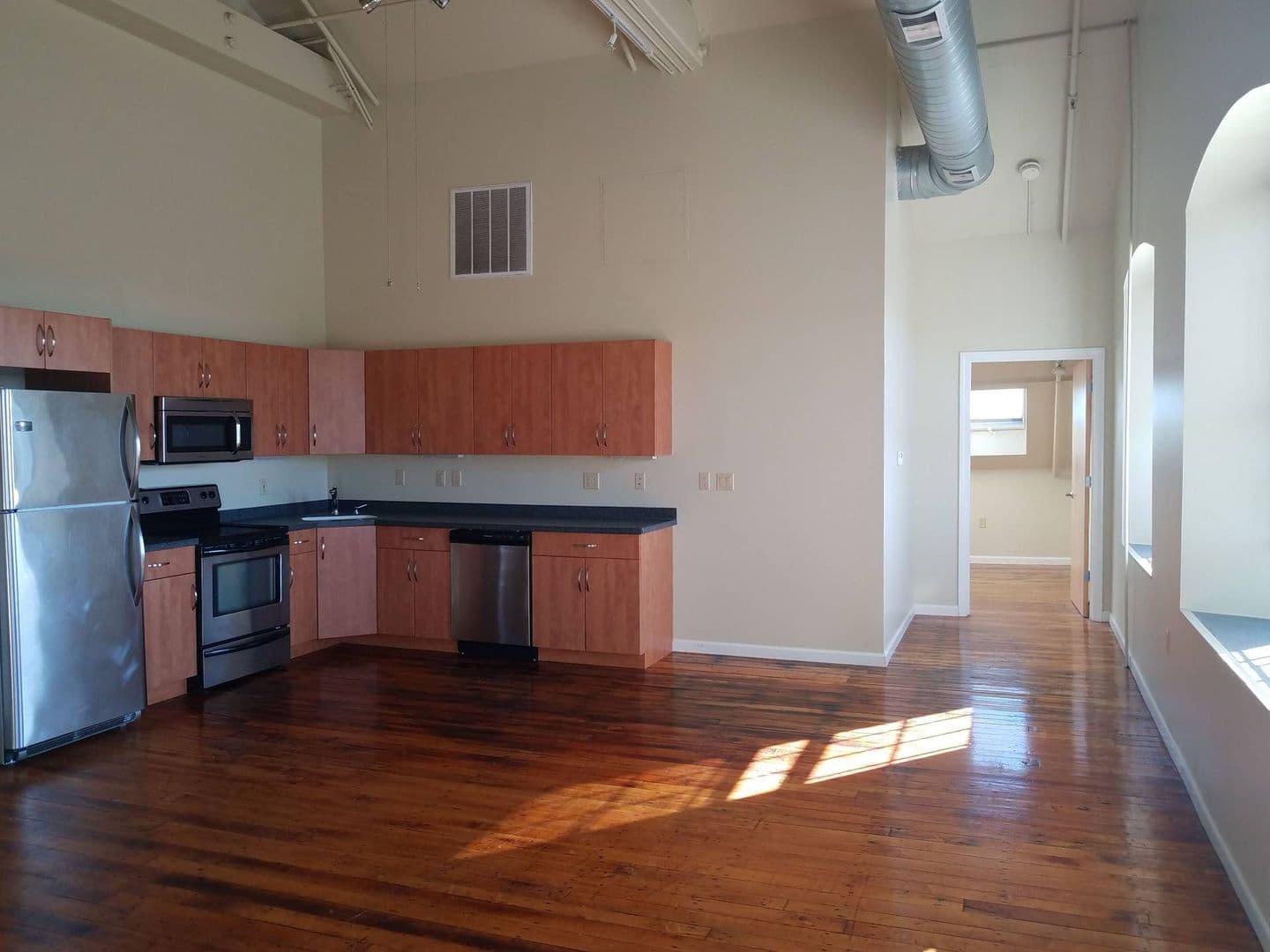 New Bedford Apartment: 75 Wamsutta Street