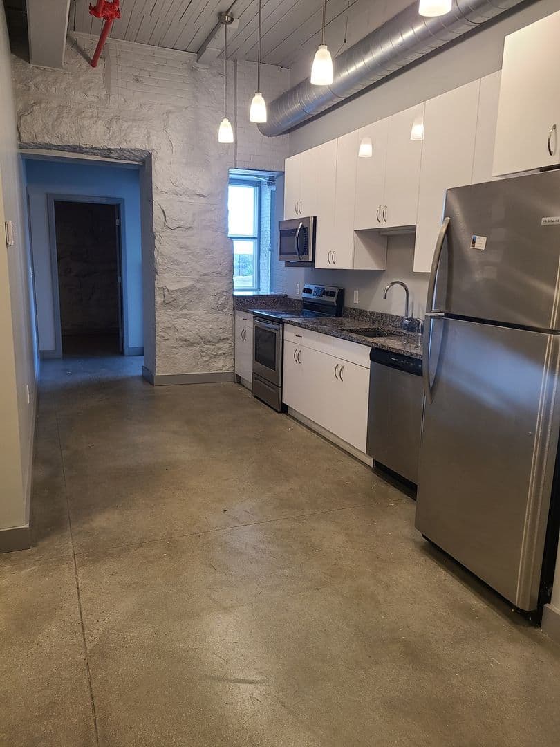 New Bedford Apartment: 55 Wamsutta Street