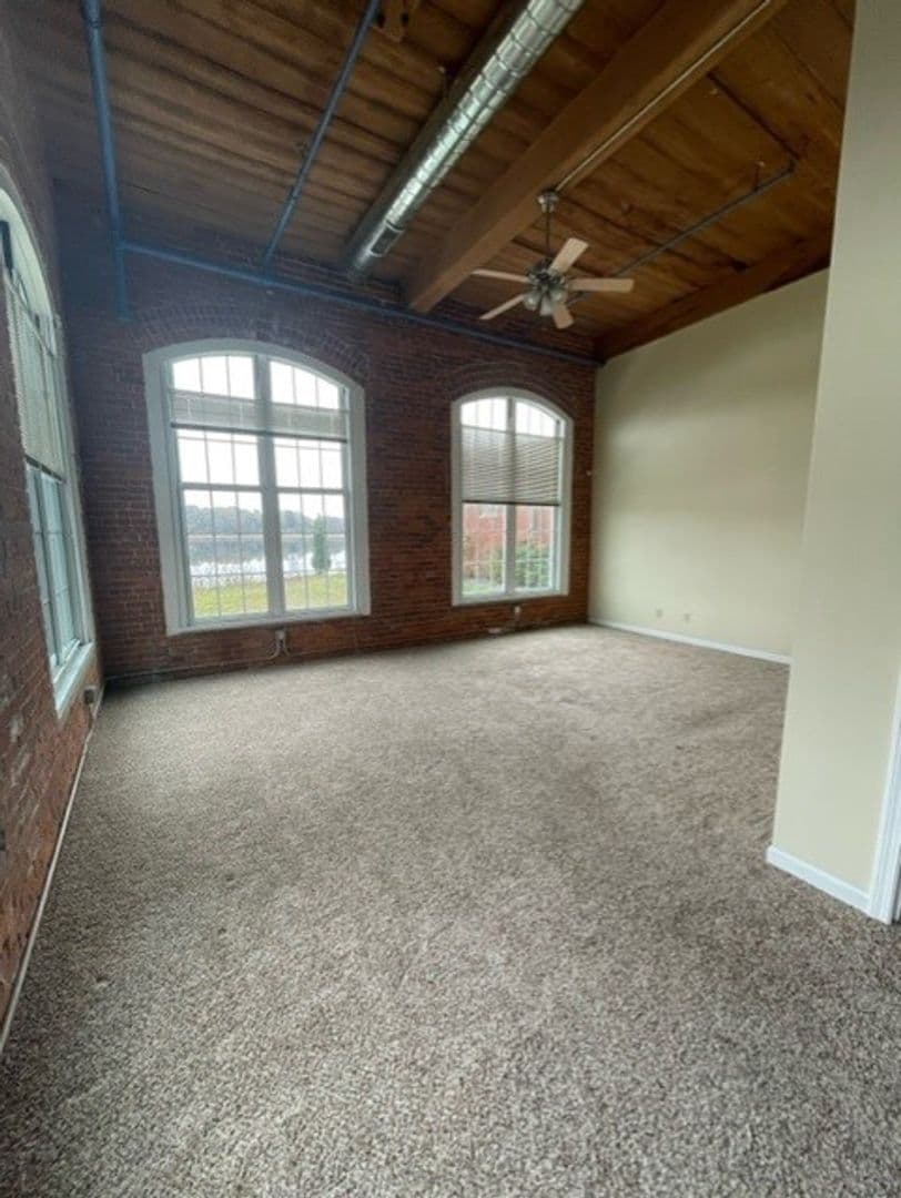 New Bedford Apartment: 10 Manomet Street