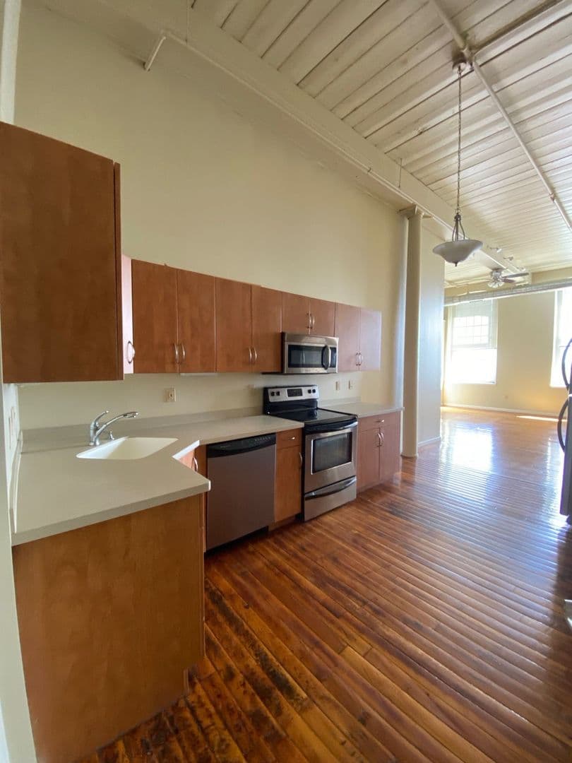 New Bedford Apartment: 75 Wamsutta Street