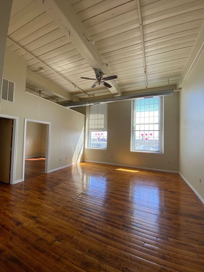 New Bedford Apartment: 75 Wamsutta Street